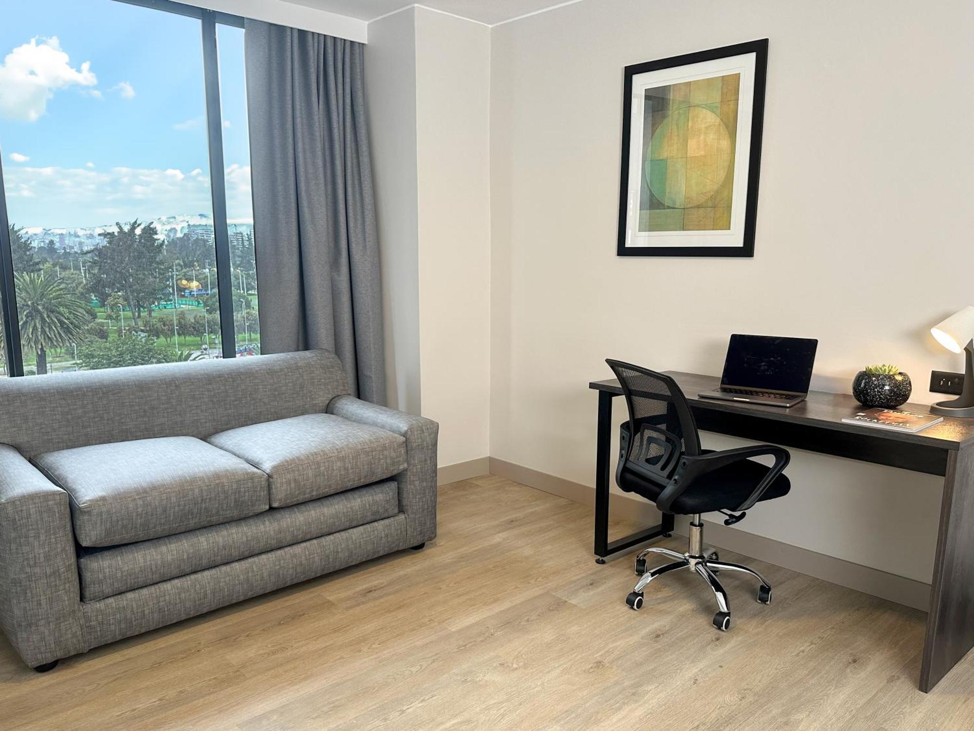 La Quinta By Wyndham Quito Hotell Exteriör bild