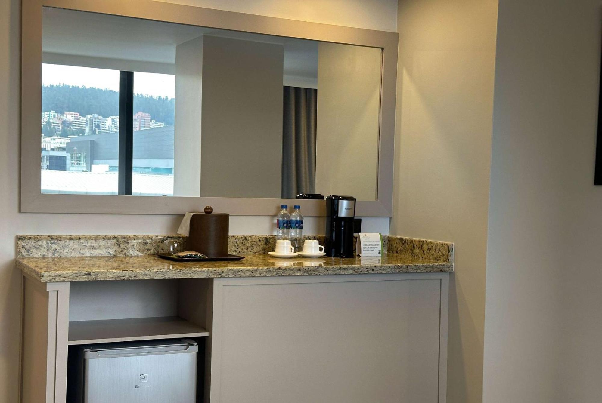 La Quinta By Wyndham Quito Hotell Exteriör bild