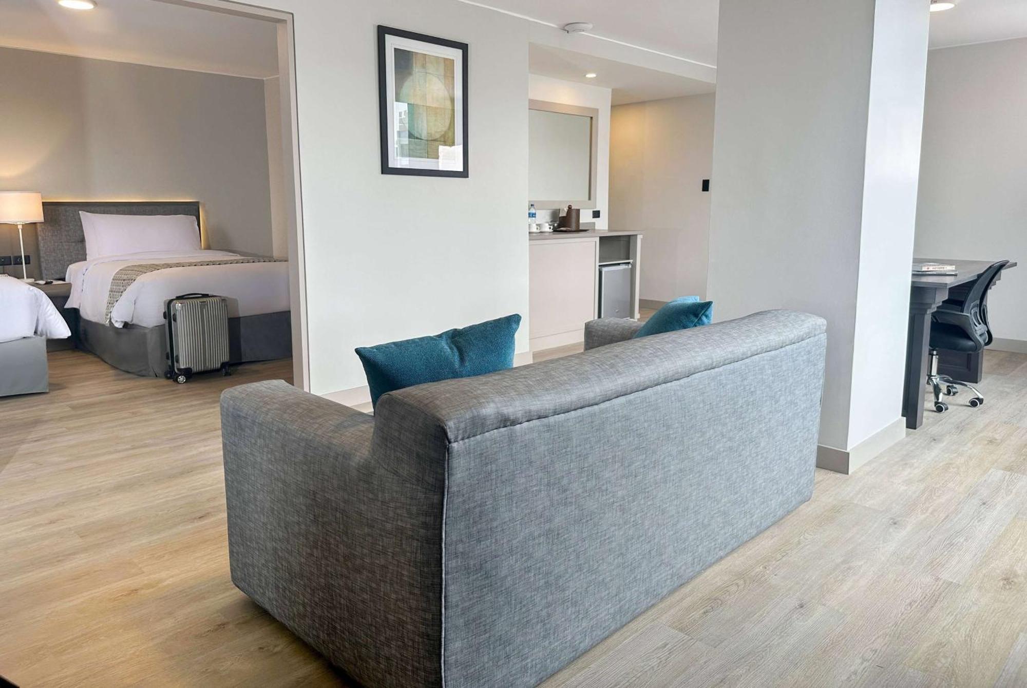 La Quinta By Wyndham Quito Hotell Exteriör bild