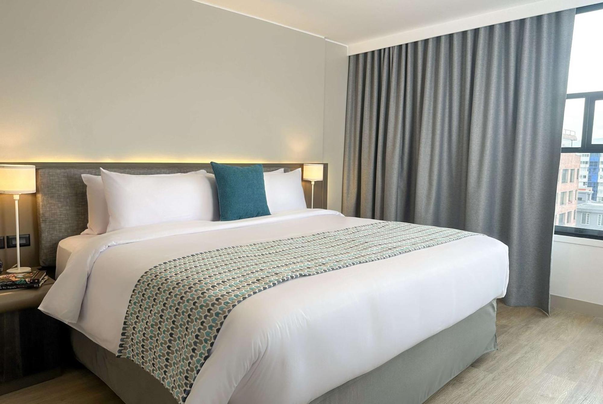 La Quinta By Wyndham Quito Hotell Exteriör bild