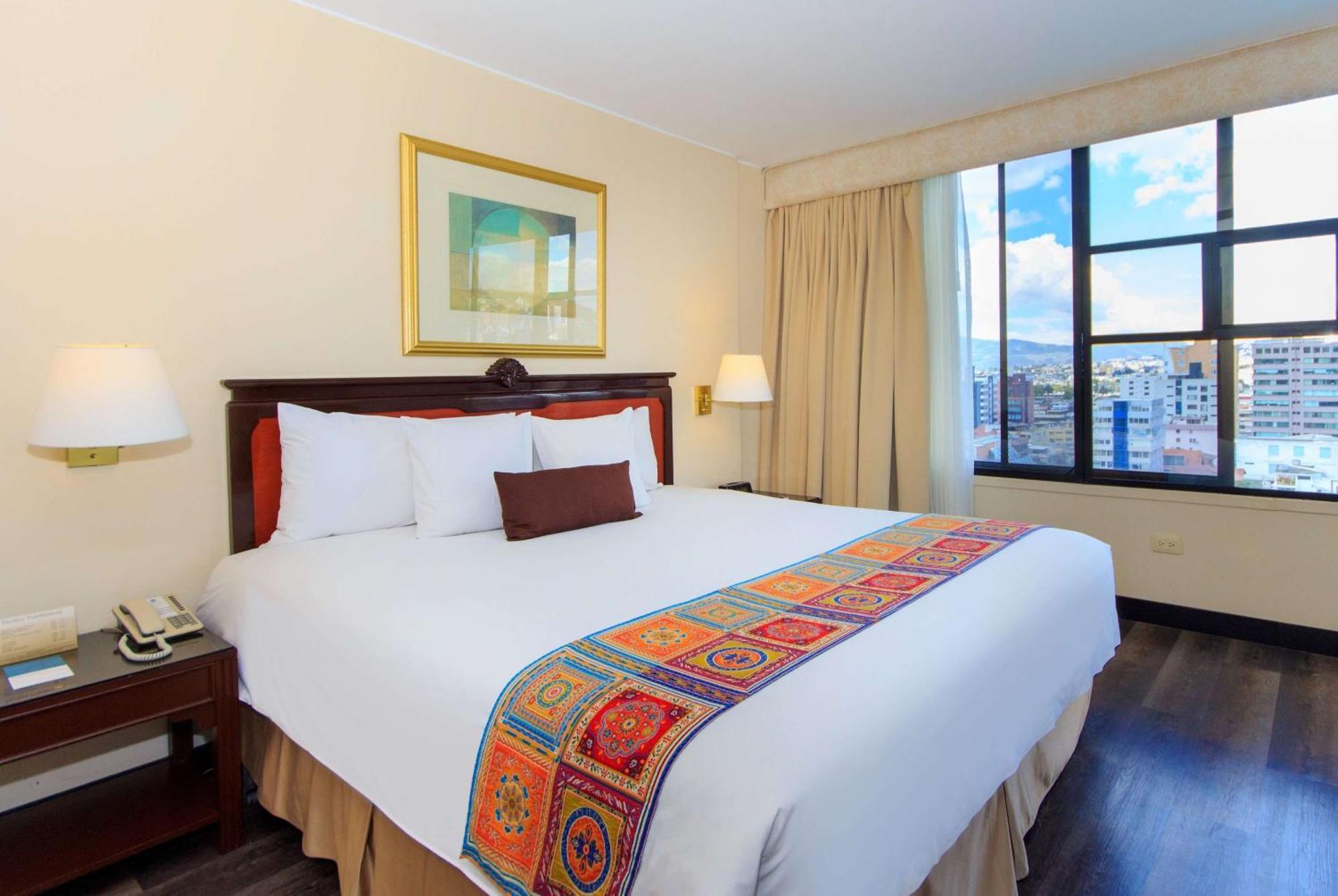 La Quinta By Wyndham Quito Hotell Exteriör bild