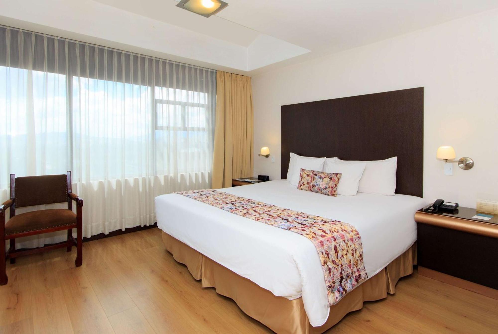 La Quinta By Wyndham Quito Hotell Exteriör bild
